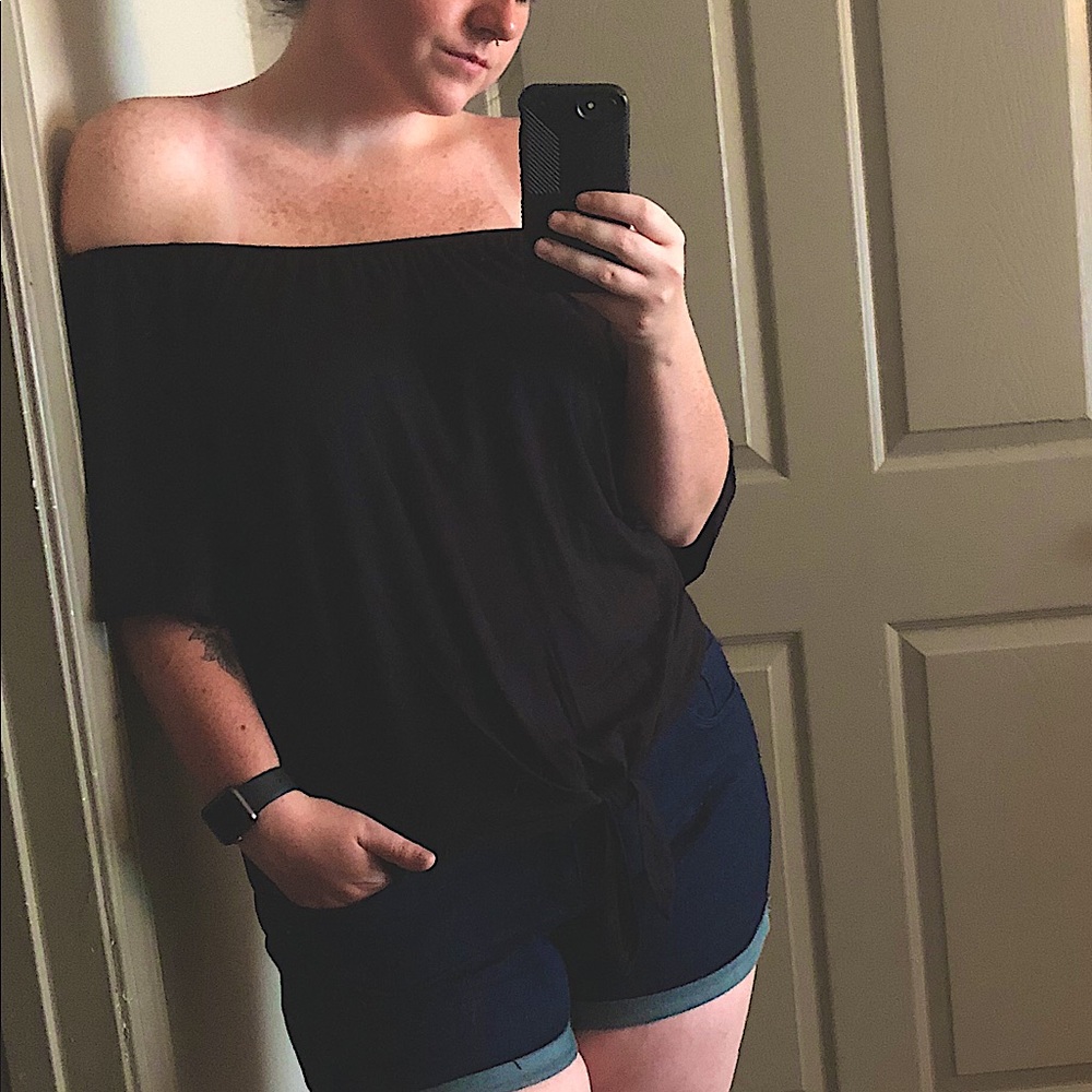 KIM & CAMI BLACK OFF SHOULDER SHIRT SIZE L